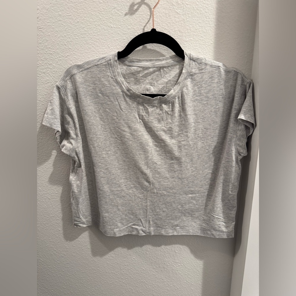 Lululemon gray cates tee sz 4